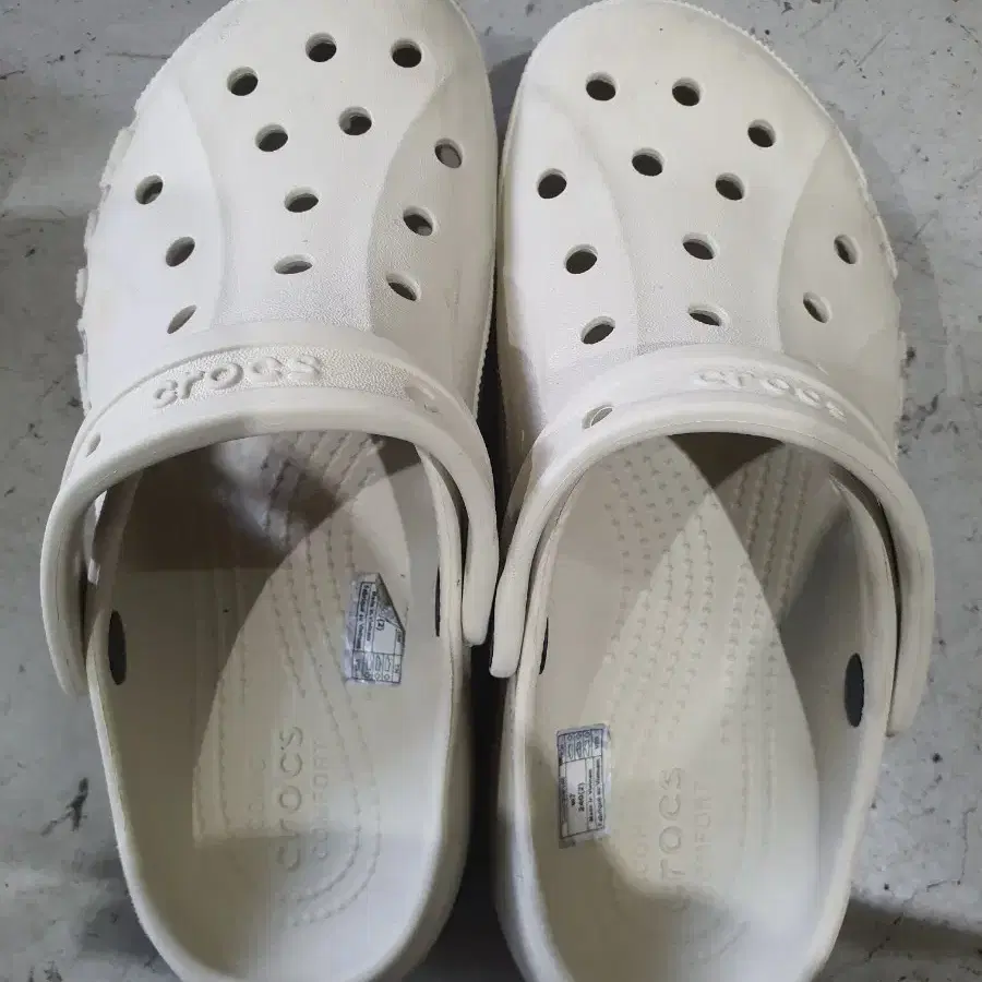 크록스 클래식 샌들 베이지 240