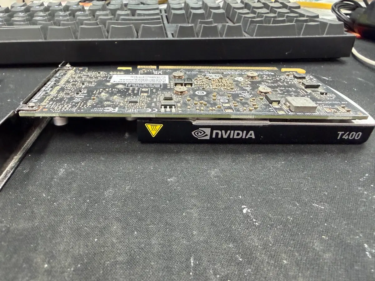 NVIDIA T400 그래픽 카드