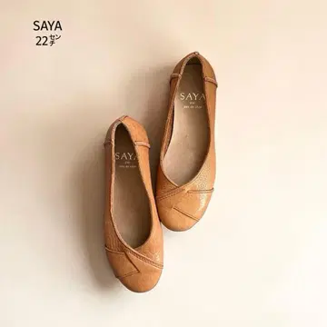 새상품급 SAYA 플랫슈즈 22cm 크로스 디자인 V컷 카멜