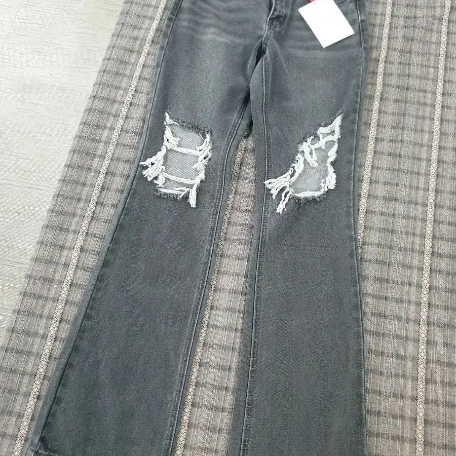 (새상품) 키르시 데미지 와이드 데님 팬츠 블랙