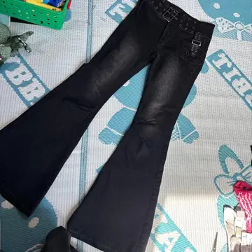 attitudemakestyle 벨트 포함 블랙 플레어 데님 팬츠