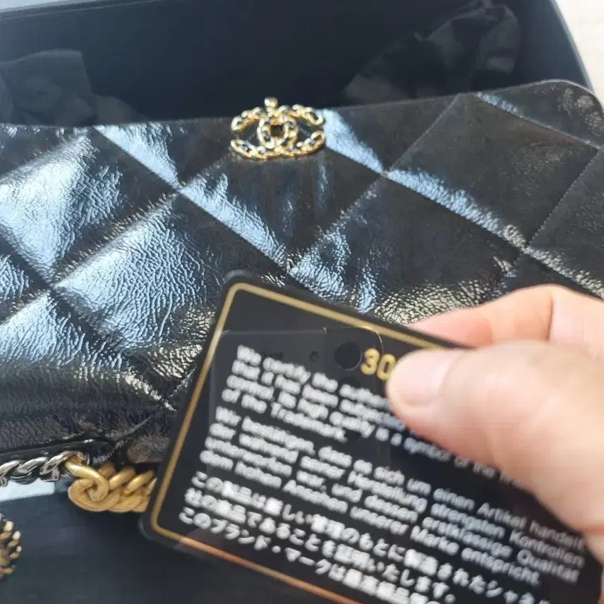 샤넬 (새거수준)샤넬 19백 맥시 페이던트 블랙 사진 5