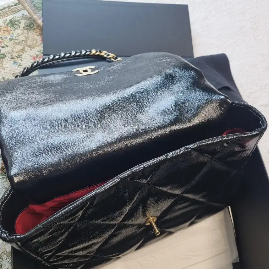 샤넬 (새거수준)샤넬 19백 맥시 페이던트 블랙 사진 8