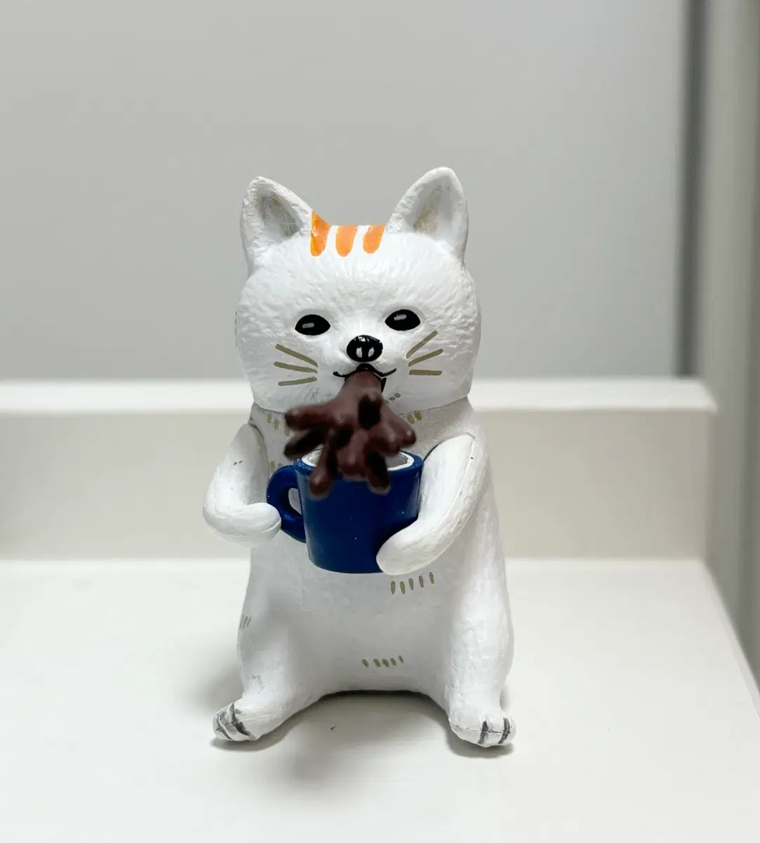 타카라토미아츠 커피 뿜는 고양이 가챠 피규어