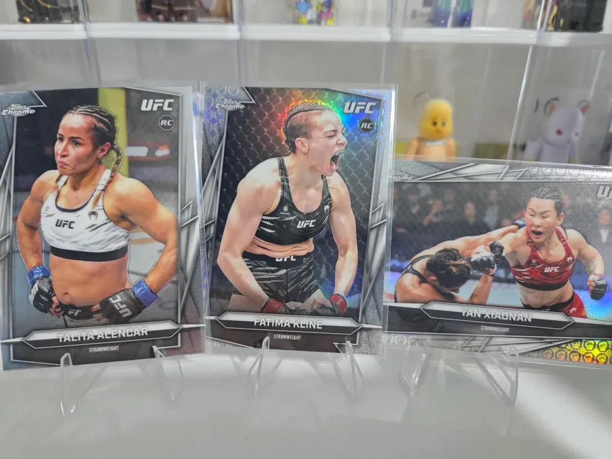 UFC)탈리타 알렌카르 베이스, 파티마 클린 로고 리플, 얀 샤오난 로고리플 루키 랏3장