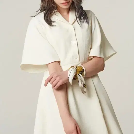 아이홀릭 캐시미어 러플 원피스 S사이즈 아이보리