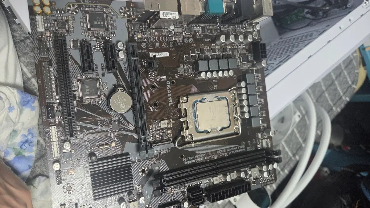 기가바이트 H610M ddr5메인보드