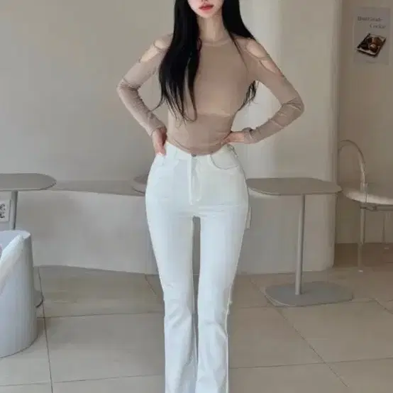 S) 카인다미 화이트 골반뽕 부츠컷 팬츠