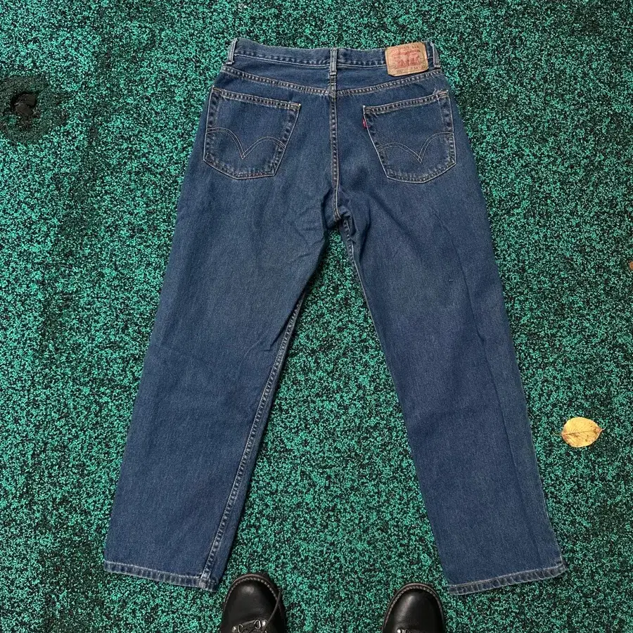 00s levis 550 relaxed fit denim jeans