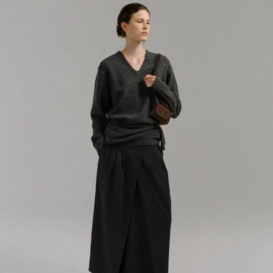 아우브아워 v-neck knit + button scarf + wrap skirt