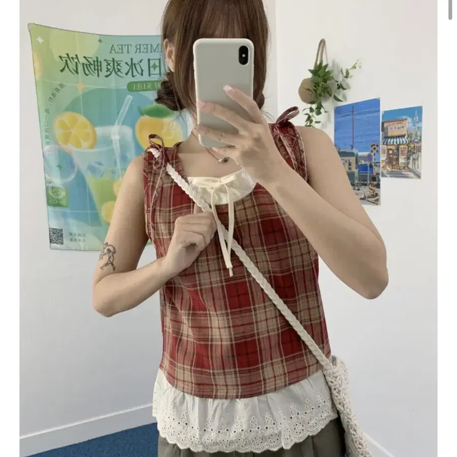 러브앤드팝 아델체크 어깨 리본 나시