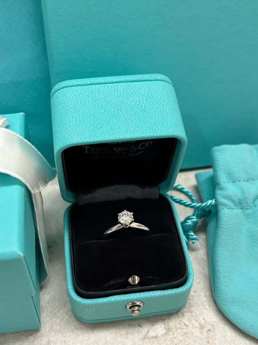 티파니앤코 프로포즈링 풀세트 VVS2/3EX/무형광/0.63ct