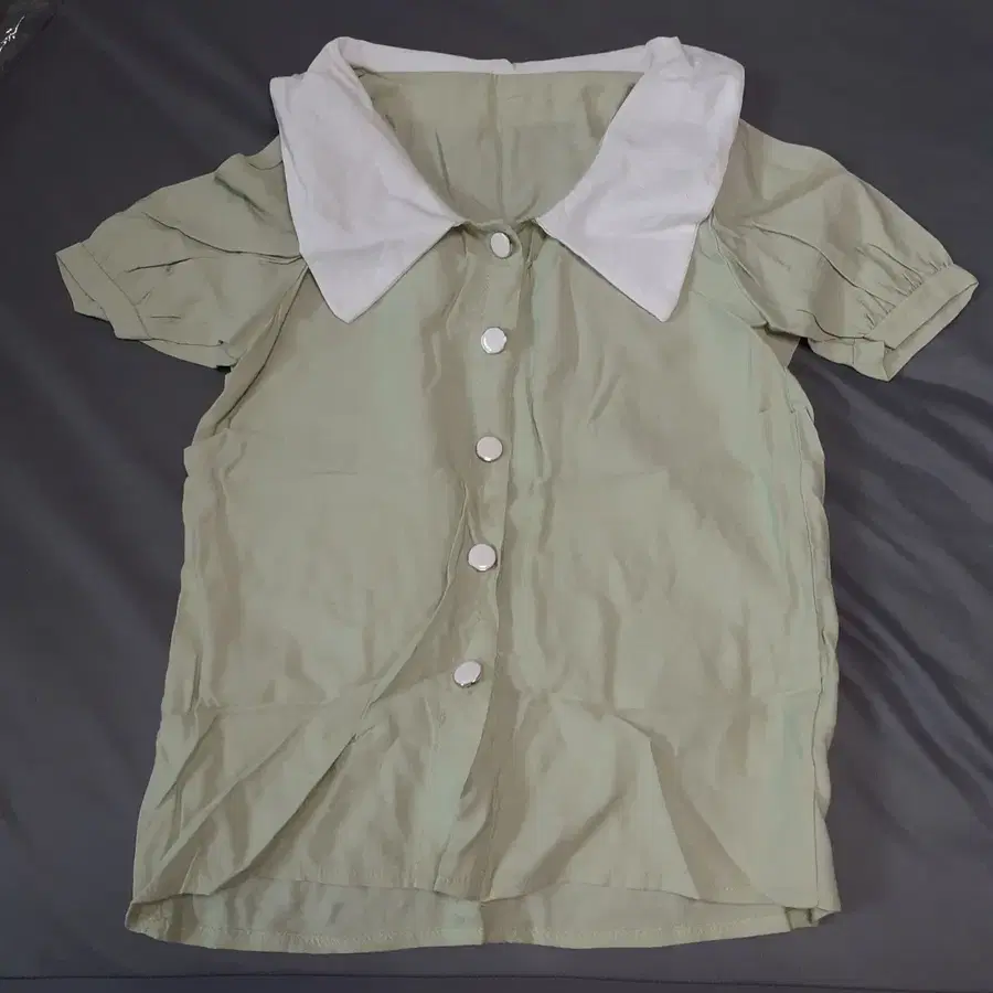 민트색 세일러 카라 블라우스