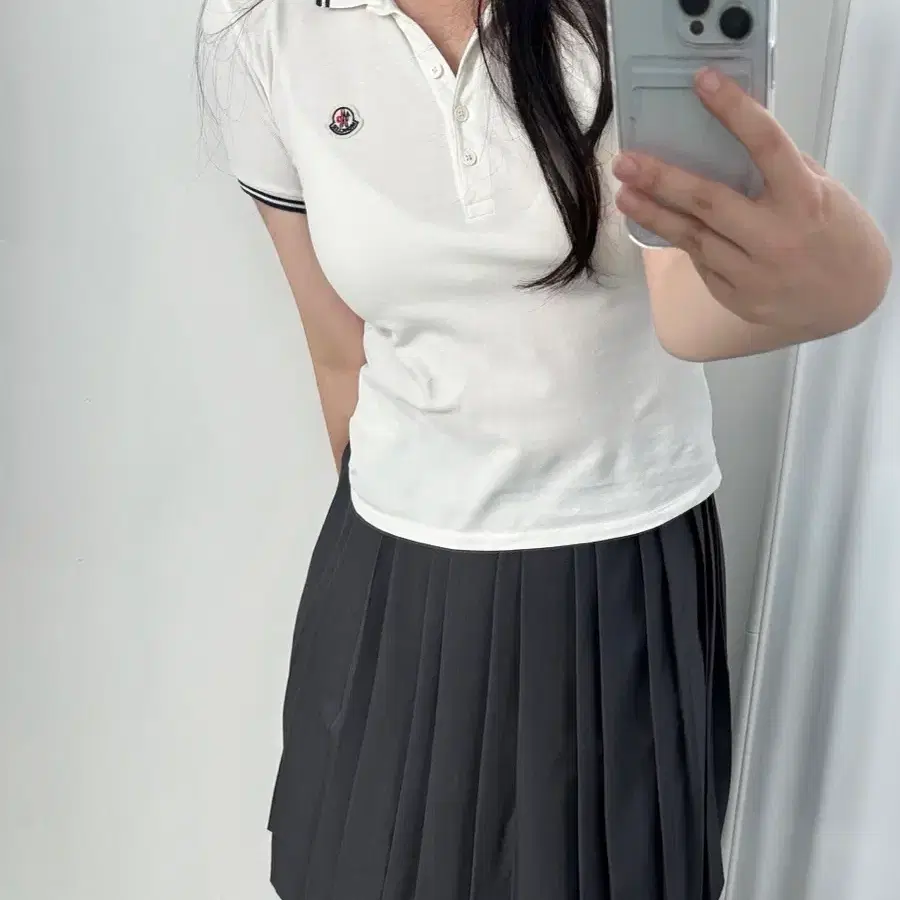 몽클레어 와펜 화이트/네이비 배색 카라 티셔츠