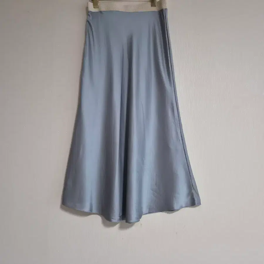 쇼핑몰DAILYLOOK데일리룩 올밴딩 샤틴 롱스커트28~29새상품