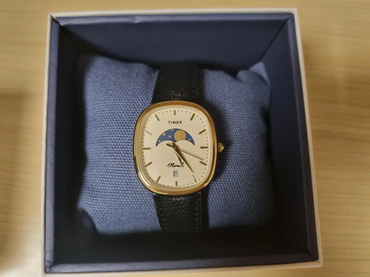 Noah x TIMEX 노아 타이맥스 오발 문페이즈 워치 골드/블랙