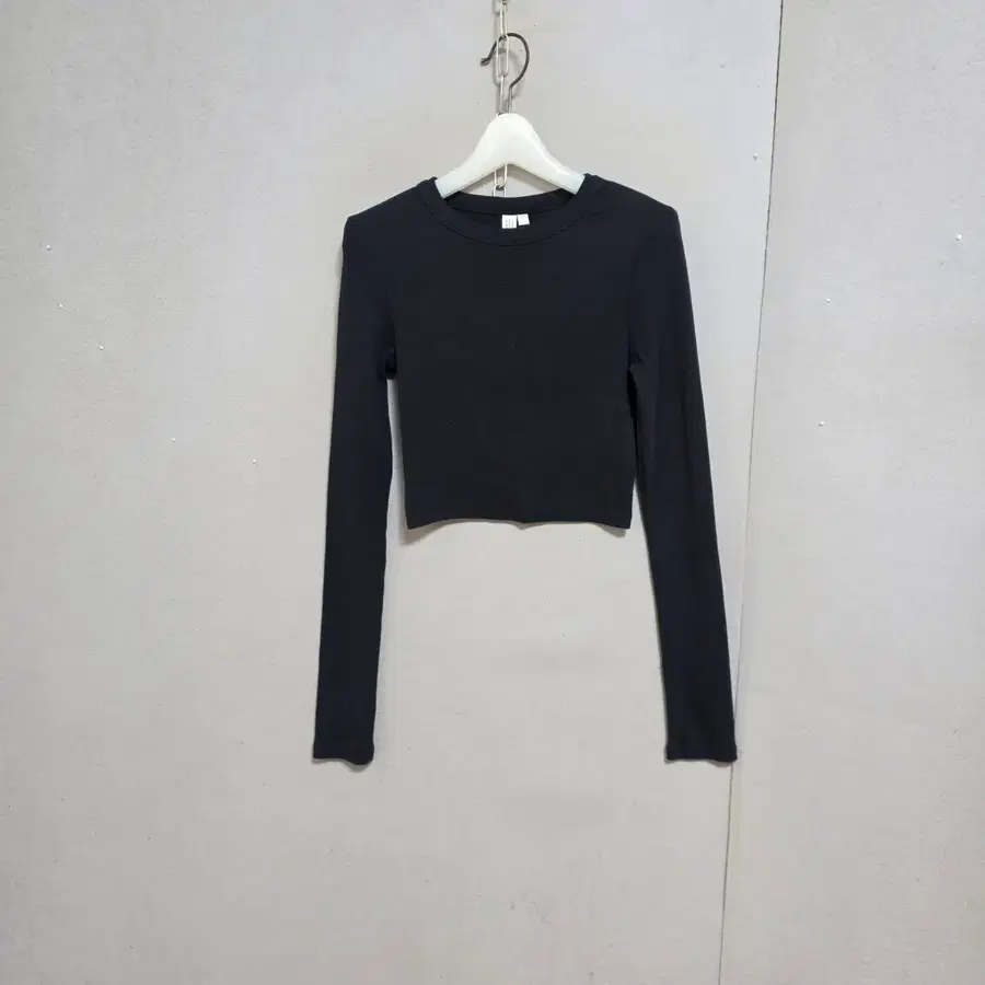 앤아더스토리즈 블랙 크롬 티셔츠 XS   n8409