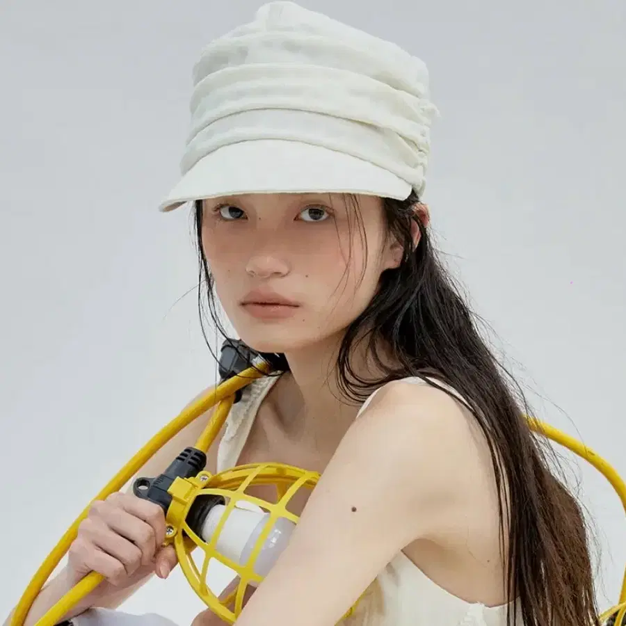 어썸니즈 벨보이 드레이프 캡 크림