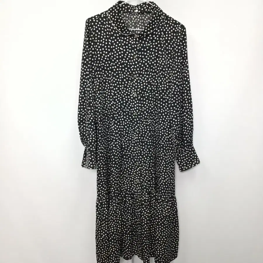 칼라거펠트 21SS 땡땡이 긴팔 원피스 55