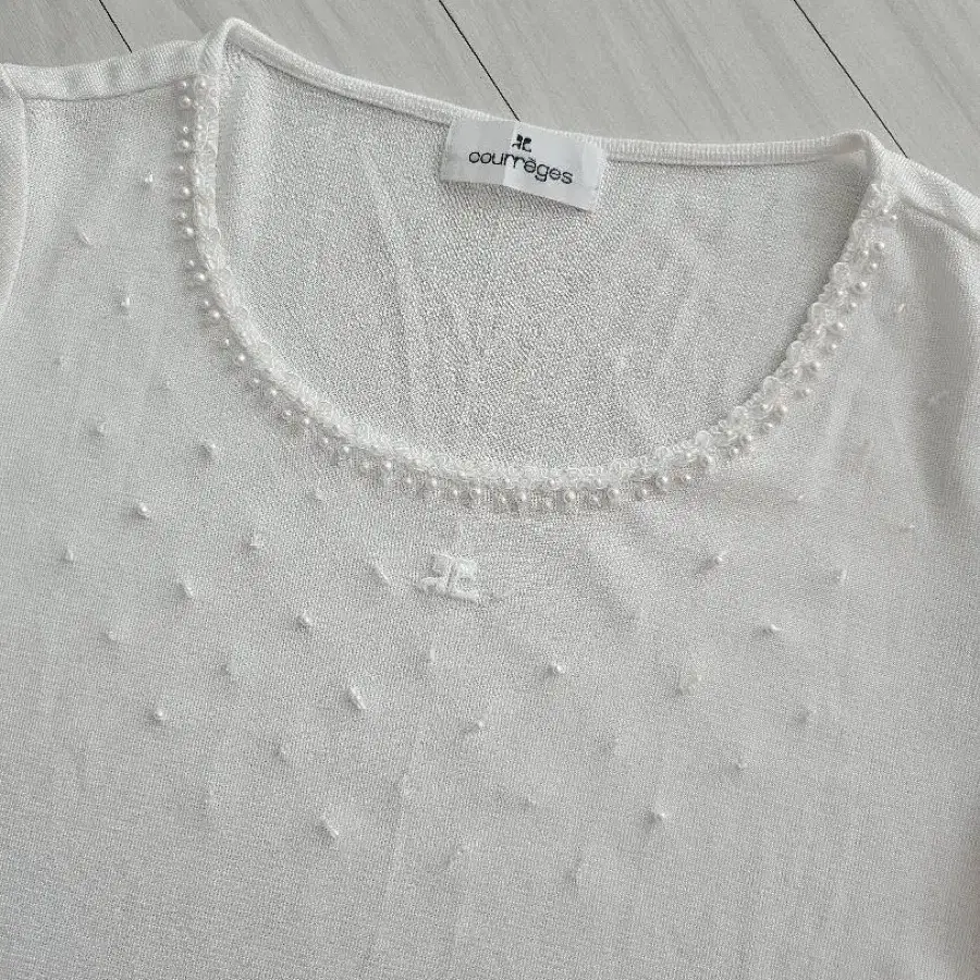 Courreges 화이트 비즈 반팔니트