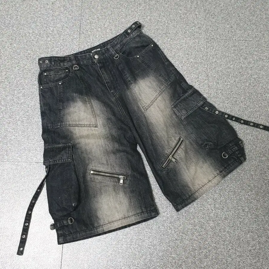배드블러드 데님 카고 반바지 판매합니다