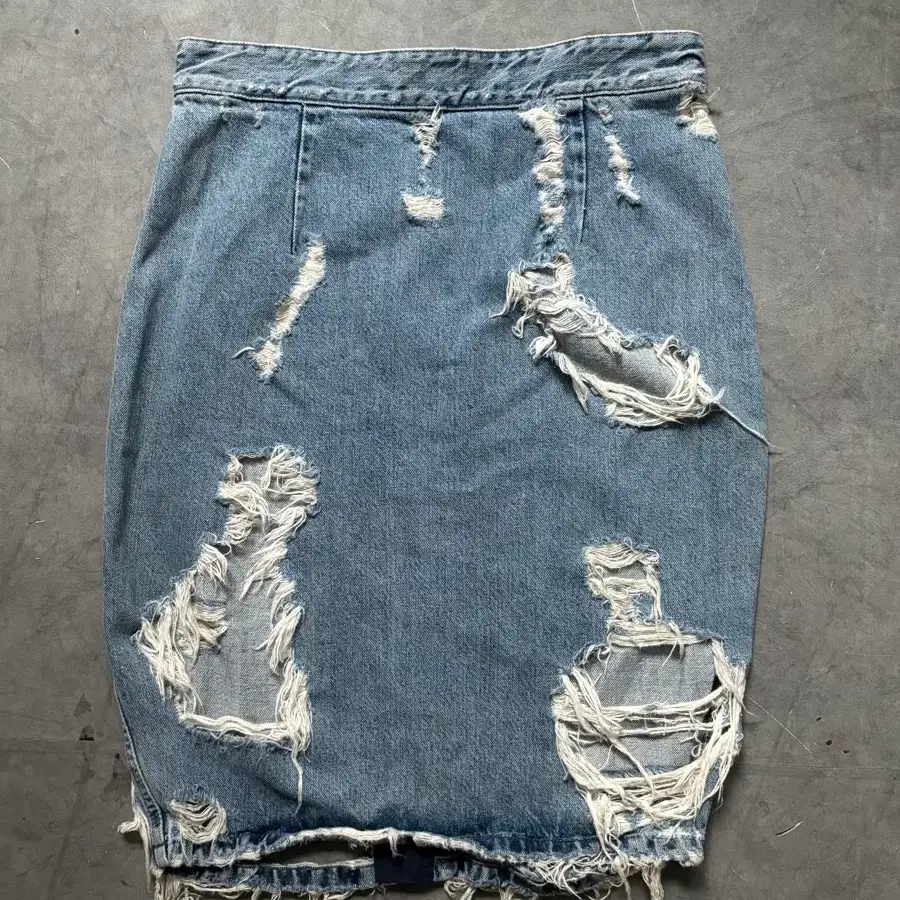 Acne Studios 아크네 스튜디오 디스트레스드 데님 미디 스커트