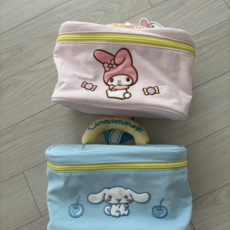 새상품 산리오 마이멜로디 시나모롤 화장품 사각 파우치