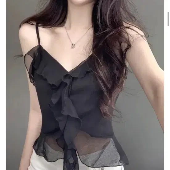 세컨드세컨 프릴 나시 블라우스 새상품