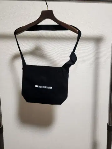 ANN DEMEULEMEESTER 블랙 숄더백