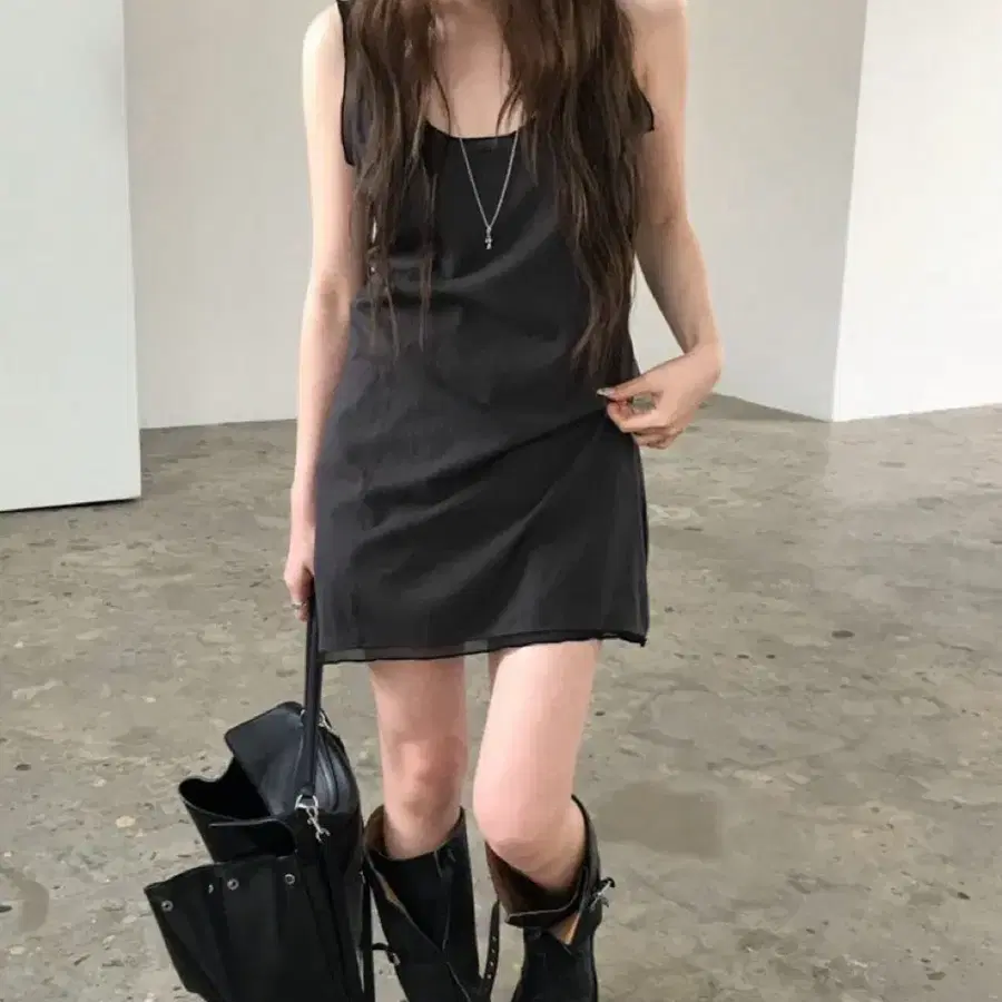 (새상품, 택O) 누즈 셀레네 원피스 차콜