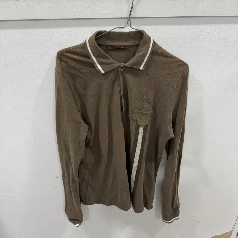 발리 카라넥 티셔츠