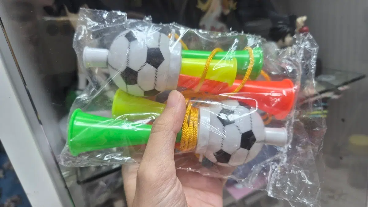 미개봉 축구공 모양 나팔 장난감