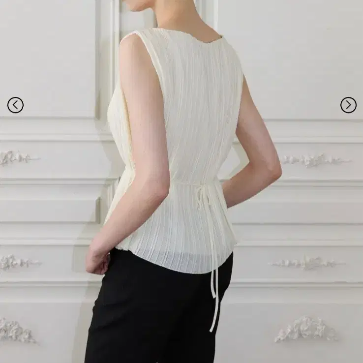 에딘느 classic pleated sleeveless 블라우스 팔아요