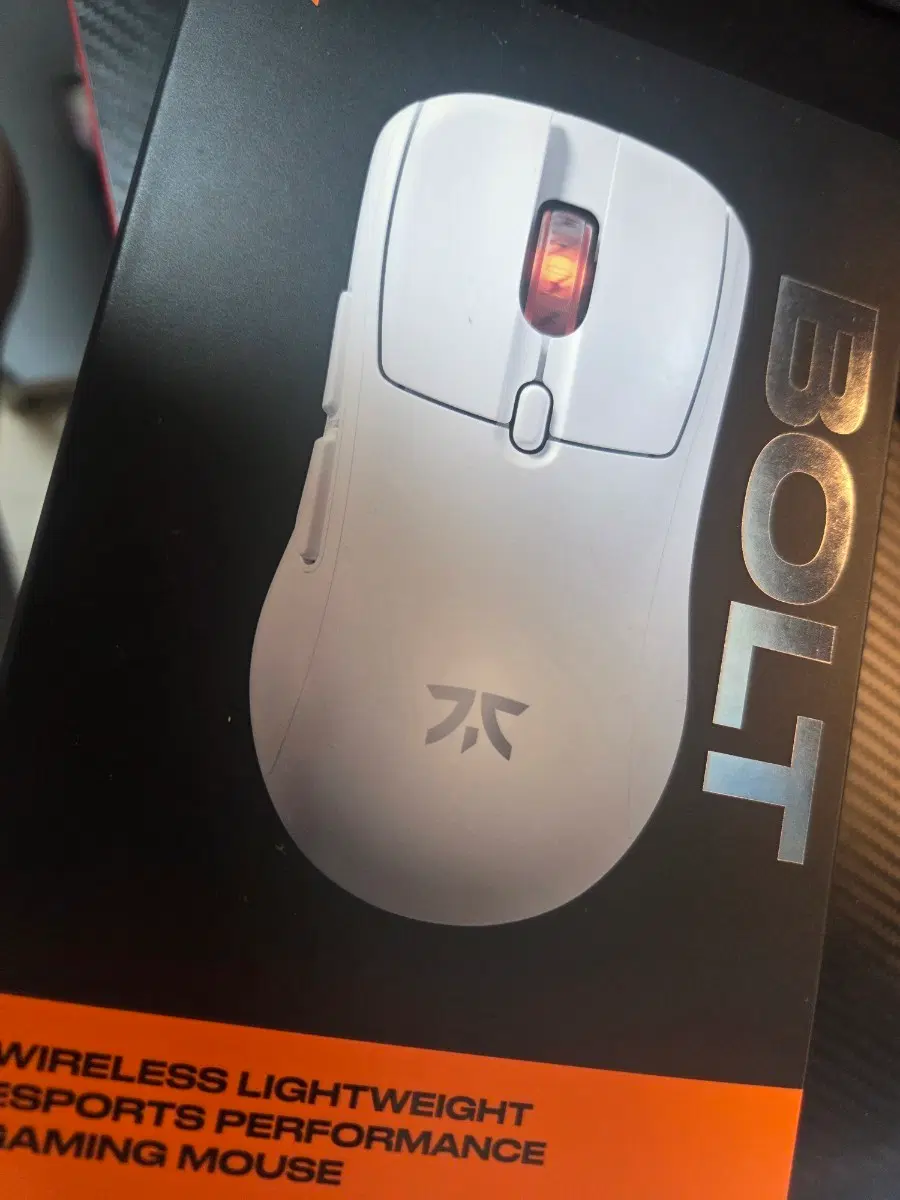 Fnatic BOLT 무선 경량 게이밍 마우스 화이트 팝니다.