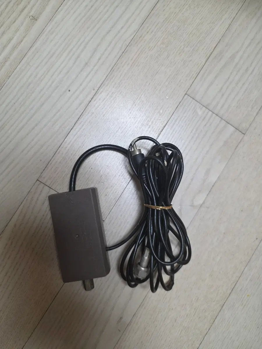 NES 현대컴보이용 패미컴북미판용 RF케이블 연결단자 팝니다.