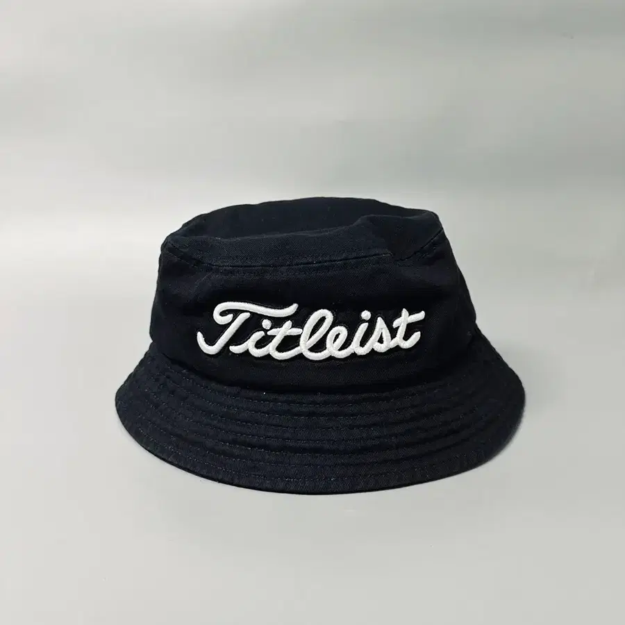 타이틀리스트(Titleist) 블랙 로고 자수 버킷햇 / 골프 햇 (프리 사이즈)