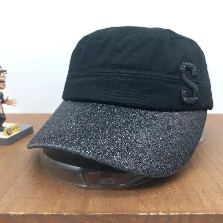 SMB 햇츠온 S 자수 야구 모자 스트릿 캠프캡 반짝이 챙 블랙