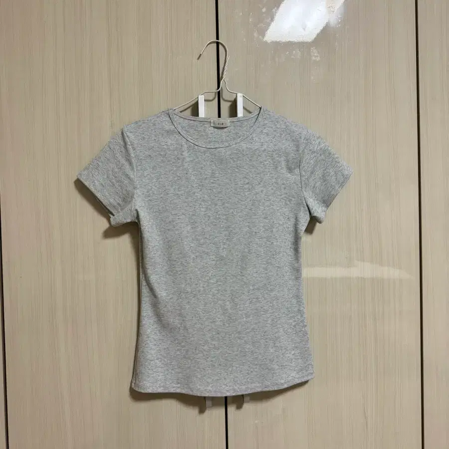 새상품) 라인 반팔티