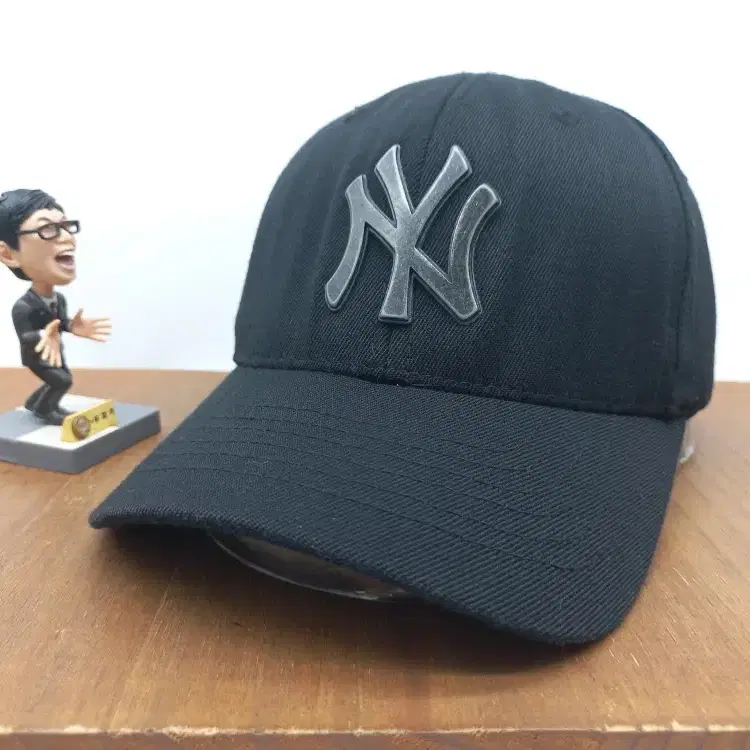 MLB 뉴욕양키스 메탈 엠블럼 플렉스핏 빅사이즈 야구모자 스트릿 캐주얼 볼캡 블랙