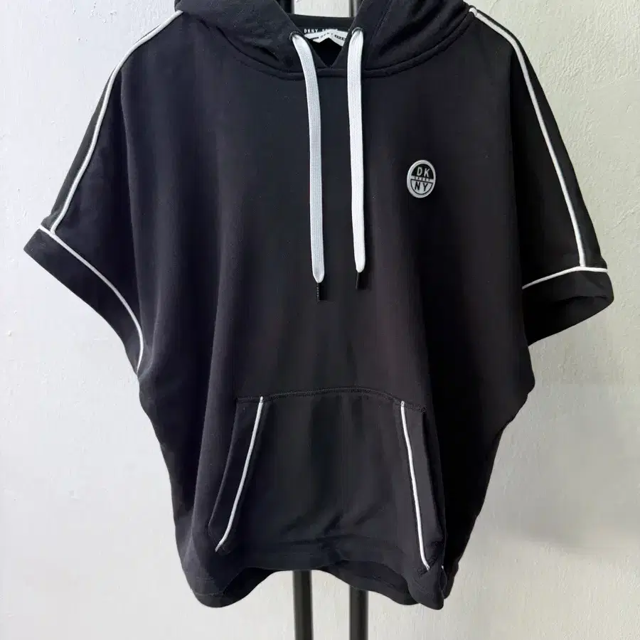 정품) DKNY 블랙 루즈핏 후드 반팔 티셔츠 S