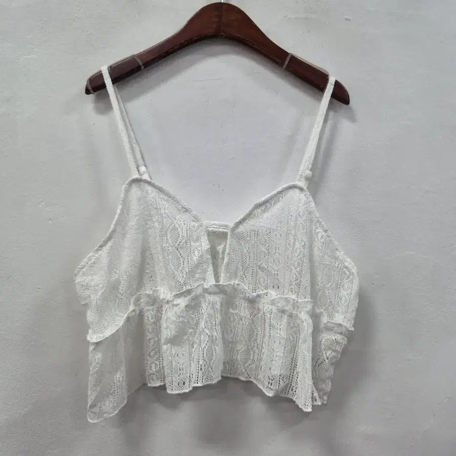 Lutique 화이트 나시 뷔스티에