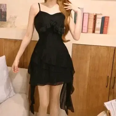 검정색 프릴 끈 미니 원피스 새거
