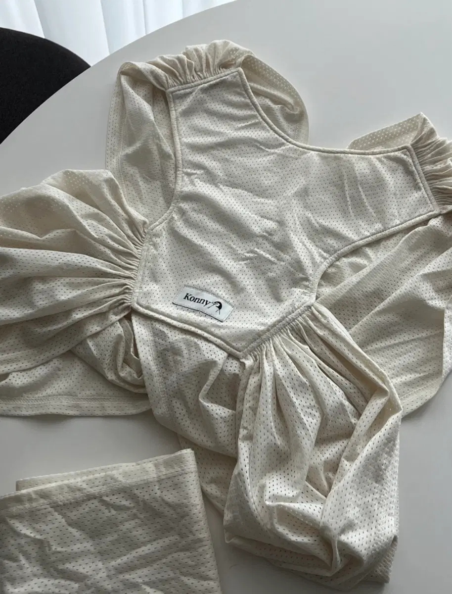 코니 아기띠 아이보리 메쉬
