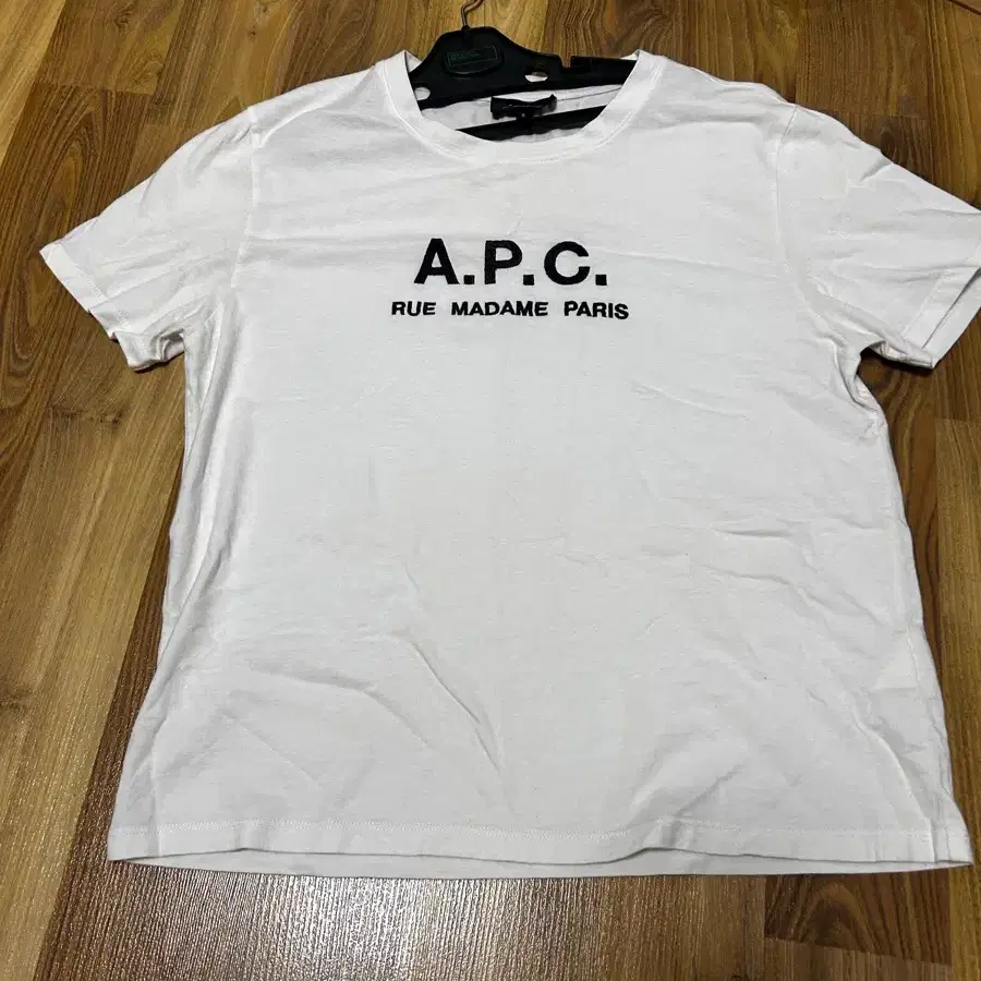 A.P.C. 반팔티 화이트