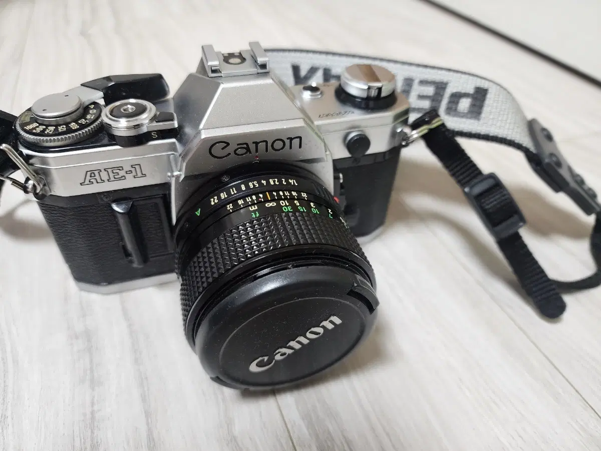캐논 AE-1 필름카메라 + 200mm 렌즈 + 스피드라이트