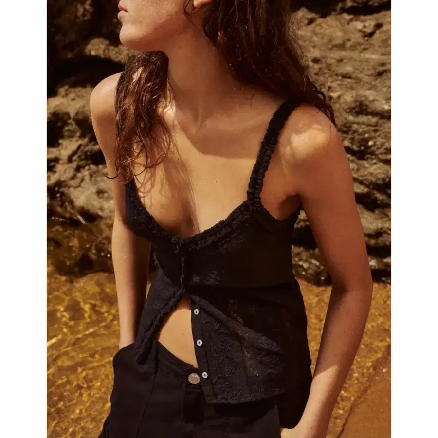 자라 Zara 블랙 자수 장식 탑