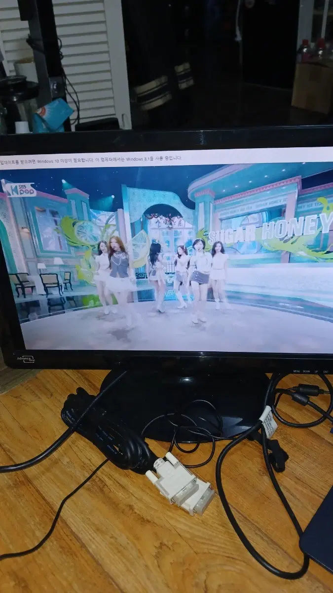Advance One D&T AS-200WDLED 모니터
