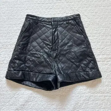 극미품 다리치 퀼팅 가죽 숏팬츠 M 블랙 y2k 갸루