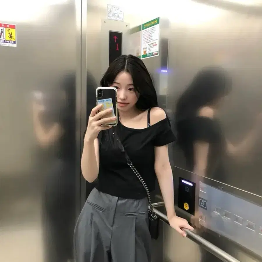 에이블리 영앤리치 오프숄더 원오프 티셔츠