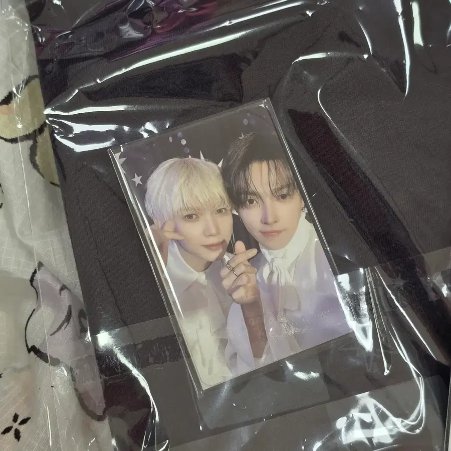 에이티즈 애니티즈 데자뷰 팝업 티셔츠 홍중 여상 유닛포카 Ateez Aniteez T-shirt Unit poca